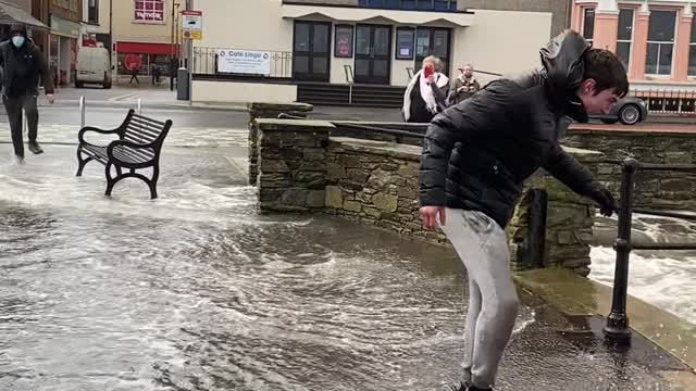 Guy Jumping Across Gap Gets Soaked by Tide