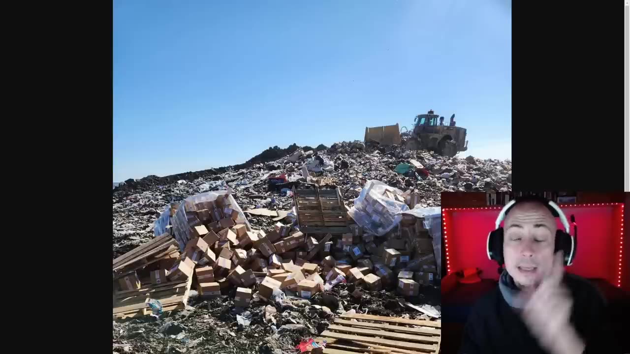 MAGIC, EN LA BASURA (spoilers de El señor de los anillos_ Gollum, Frodo, Aragorn y Arwen)