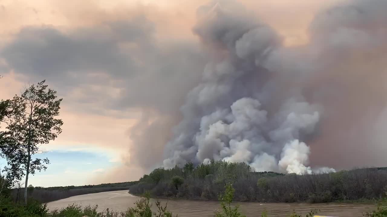 A Time-Lapse of Northern Alberta Wildfire