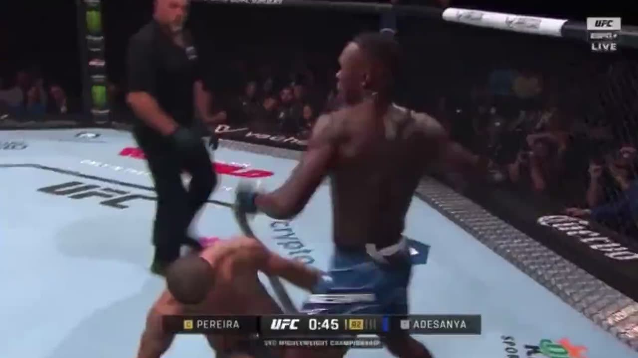 Israel Adesanya KO's Alex Pereira at UFC 287