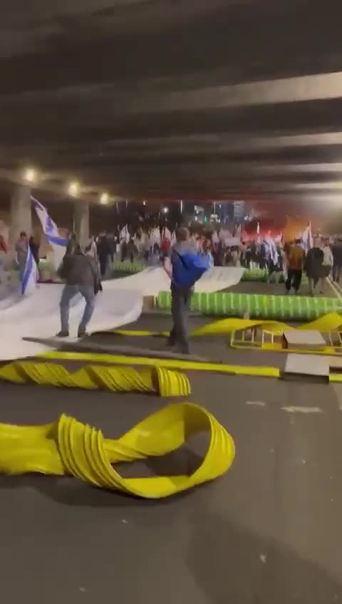 Meanwhile in Israel 👀