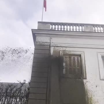 🚨WATCH: Protesting French farmers repainted the City Hall in building in Agen