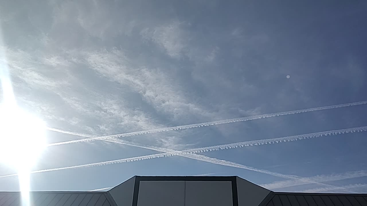 Chemtrails over Phoenix Arizona - December 4th 2023 -