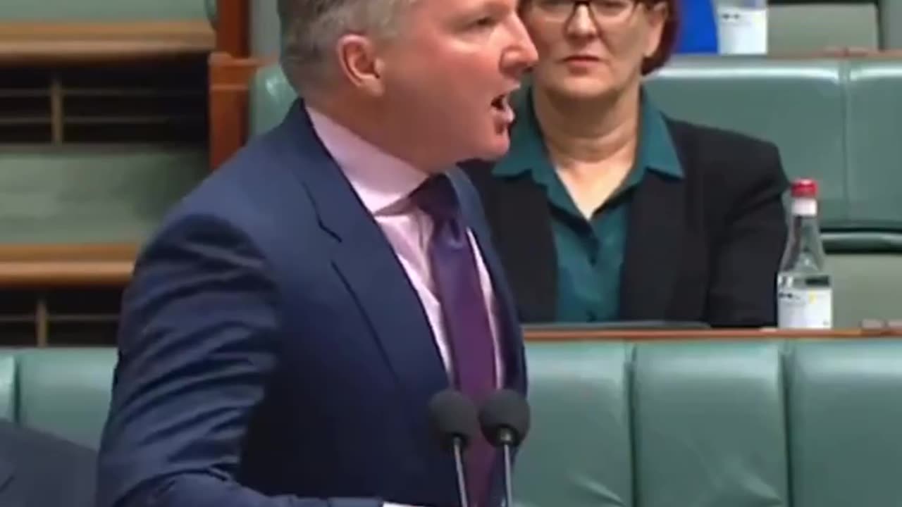 AUSTRALIA - DEEPSTATE LIZARD IN FULL PANIC MODE!