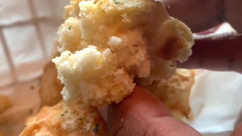 The Ultimate Red Lobster Cheddar Bay Biscuits Taste Test!