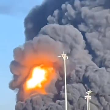 BREAKING..Houthi-launched missiles hit Aramco oil facility in Jeddah Arabie Saoudite