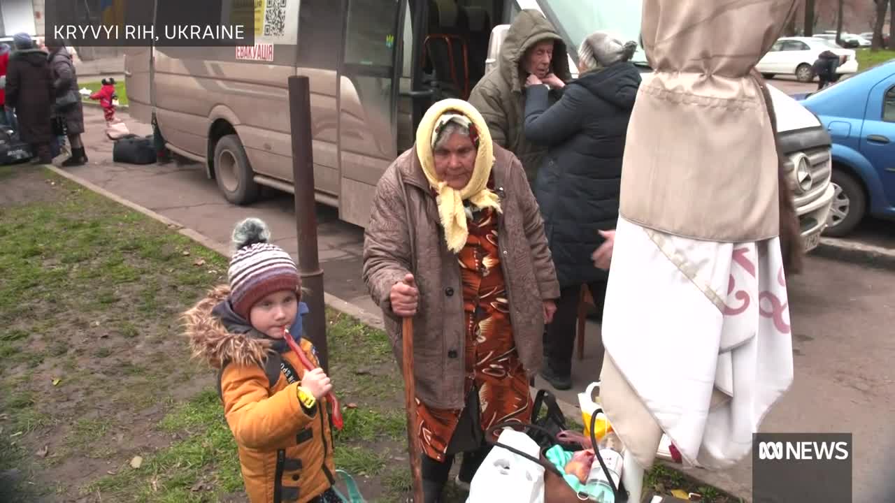 Ukrainians evacuate their homes as Russian strikes continue