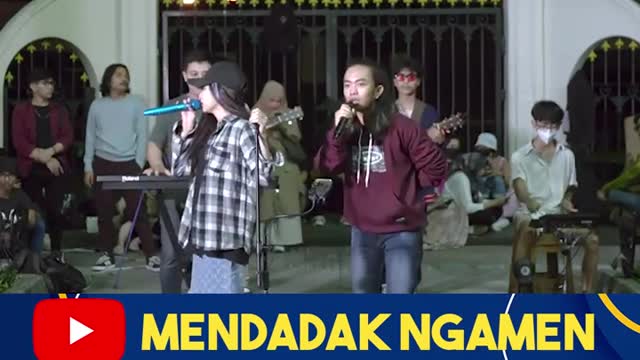 KAYAK ADA YANG SALAH HEHEHE