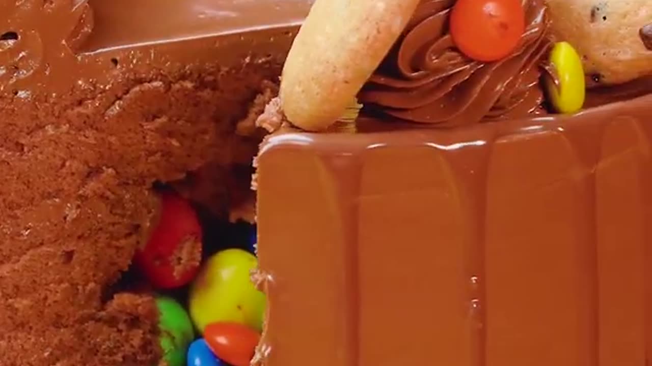 M&M Candy Decorating Chocolate Cake (2)