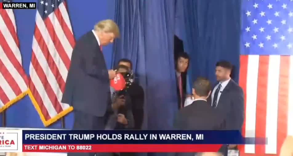 Trump Makes Extraordinary Catch During Rally, Crowd Goes Wild