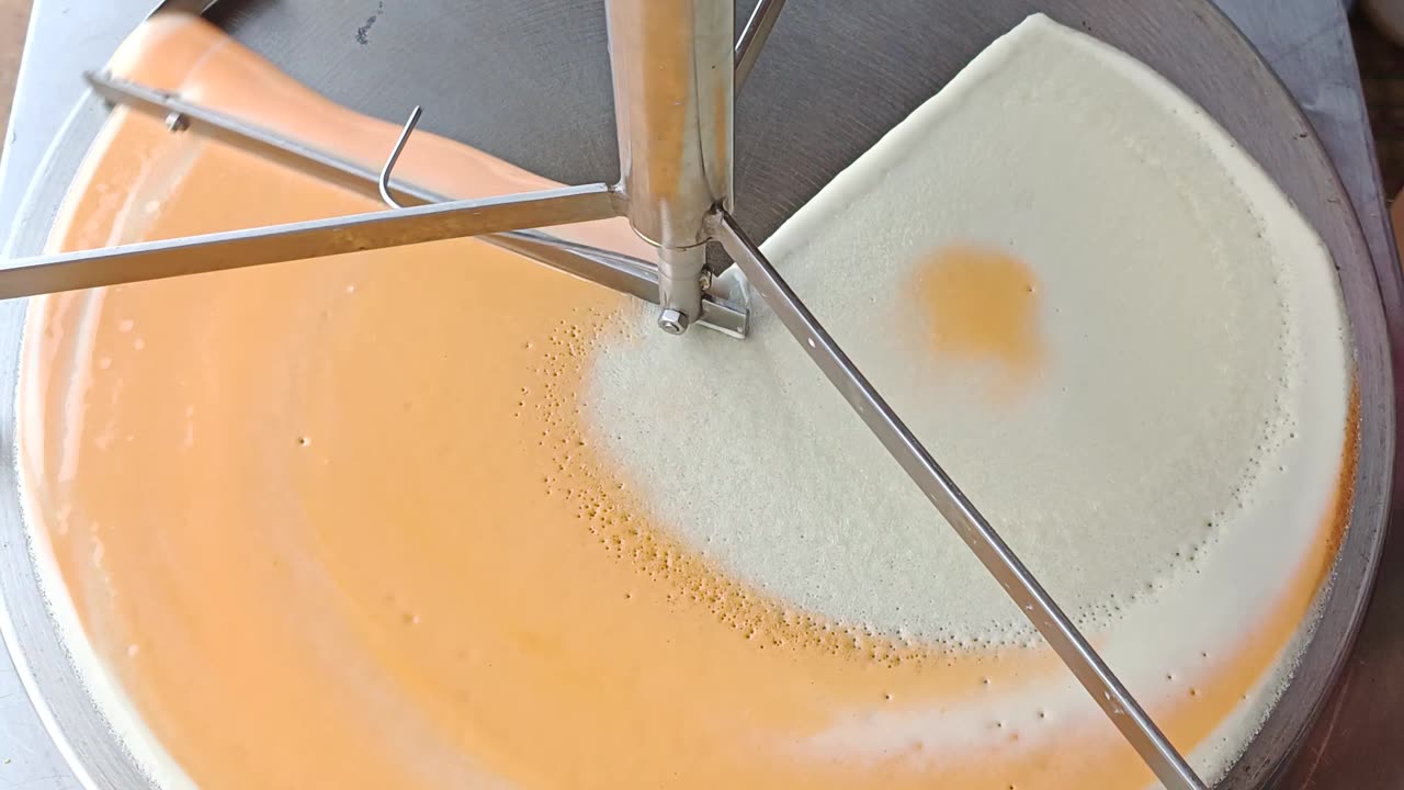 Crafting an Exquisite Natural Orange Thai Crêpe with a Stunning Base...