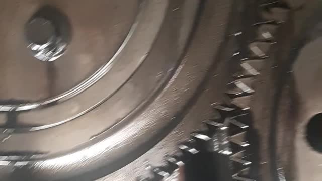 Tips for installing a flywheel housing on a Detroit diesel DD15