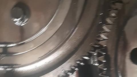 Tips for installing a flywheel housing on a Detroit diesel DD15