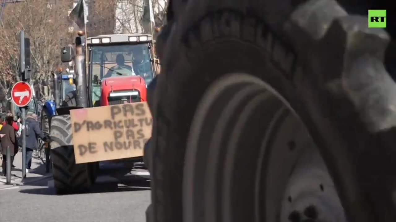 Tractors block Toulouse city center as farmers protest