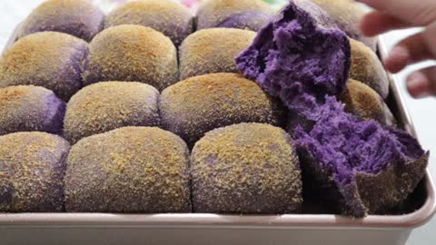 Filipino UBE Pandesal bun