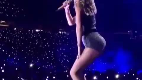 Taylor Swift Got The Move | Up & Down