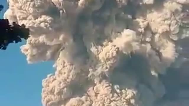 Indonesia Volcano erupts