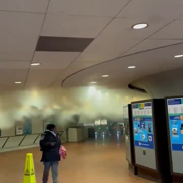 Reports of several loud “bangs” and lots of smoke spotted at train station in Washington DC