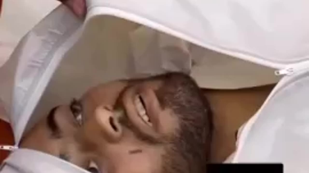 الاحتلال النازي ارسل أسير مكبل اليدين لإخطار الناس بضرورة الاخلاء وعند عودته قتلوه بدم بارد،