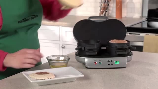 Hamilton Beach Dual Breakfast Sandwich Maker with Timer)