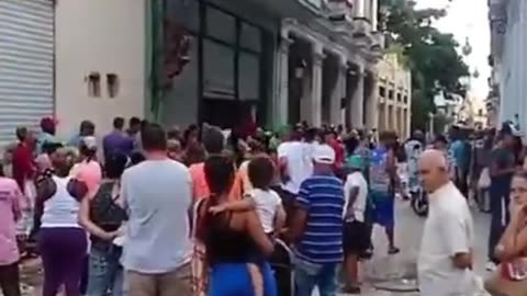 Cuba without electricity. Huge lines for food….