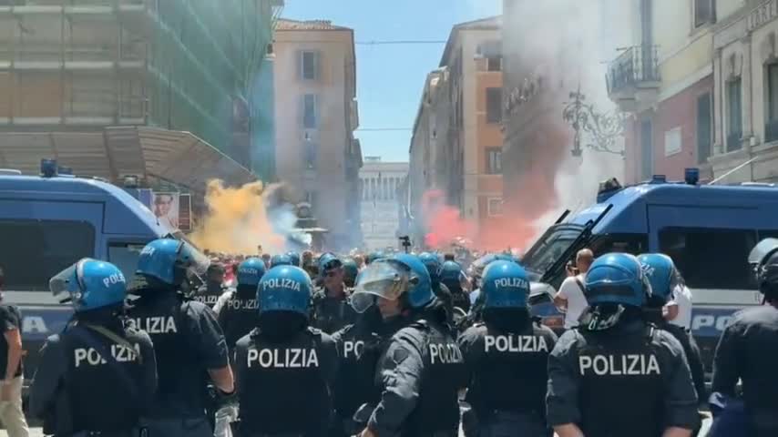 HUGE Protests Break Out In Rome As Civilians Rise Up Against The Great Reset