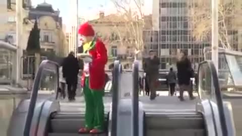 Escalator Prank so laughing, this video made my day