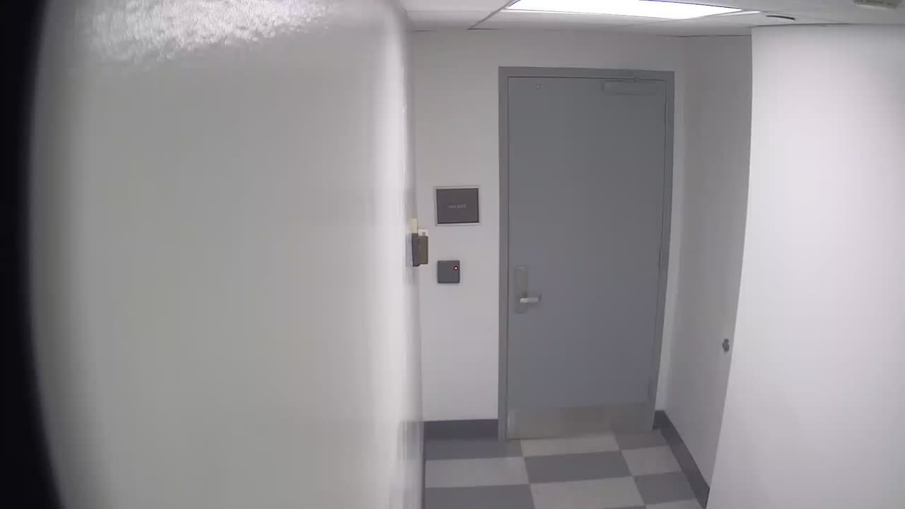 6141RHOBG1G101DStairwayLobbyEntry_2021-01-06_20h00min03s817ms.mp4