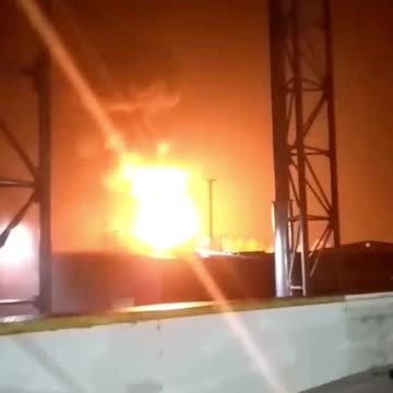 После серии взрывов в Брянске два сильных пожара