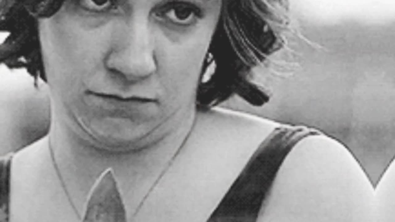 "Lena Dunham's Unbreakable Bond with Taylor Swift!"