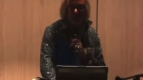 Project Looking Glass ja kaksi aikajanaa