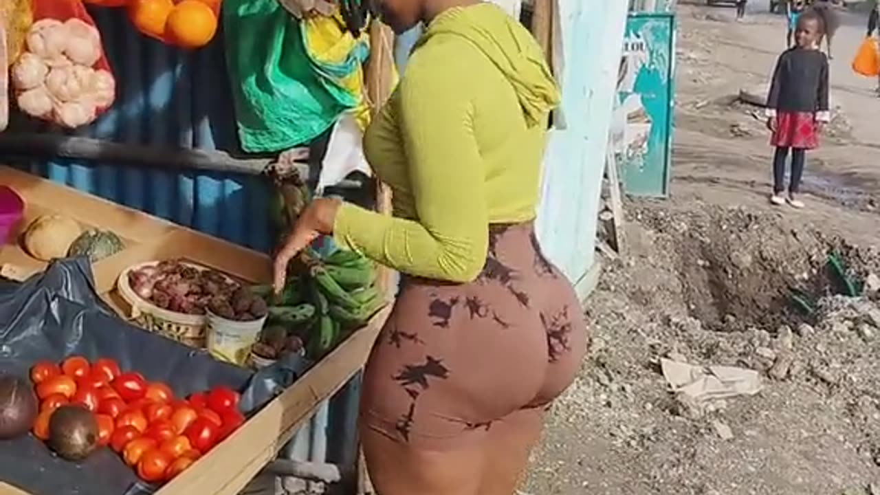 This is funny..she keep looking at her Azz..