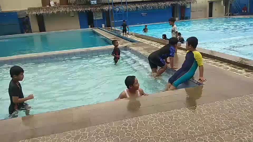 school kids swimming