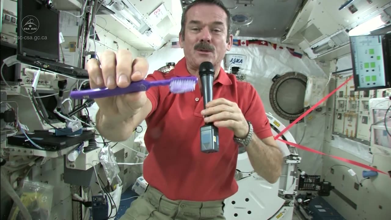 Chris Hadfield Brushes his Teeth in Space