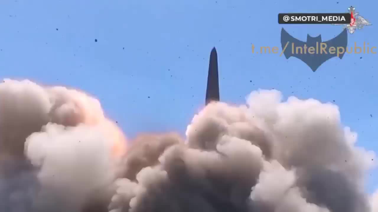 Russia's MIGHTY "Iskander-M" missile system slowly wakes up for a meeting with Kiev's forces