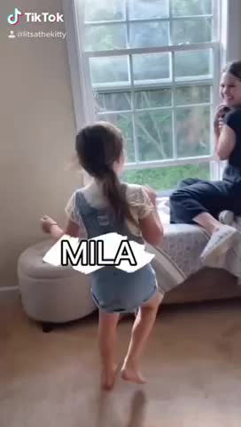 Litsa surprises the kids!