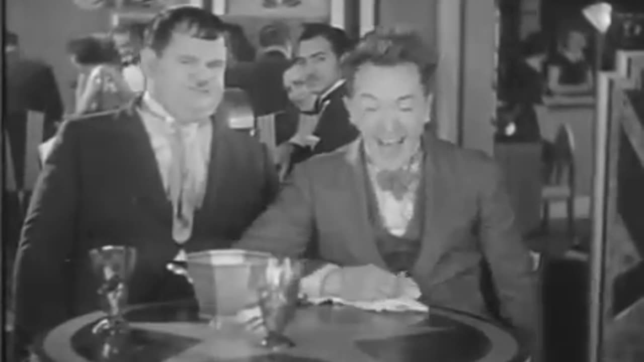 Funniest ANTIQUE Laurel n' Hardy Sketch ever. Enjoy!🤣🤣🤣 Reloaded