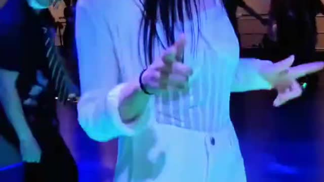 pretty girls dance extremely, thousands of people love