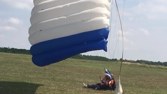 Landing with parachute