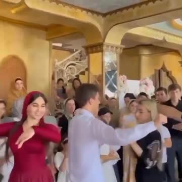 BEAUTIFUL GIRL DANCING LEZGINKA AT A WEDDING