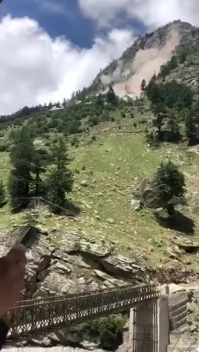 India_Mountain Slide-Destroys Bridge