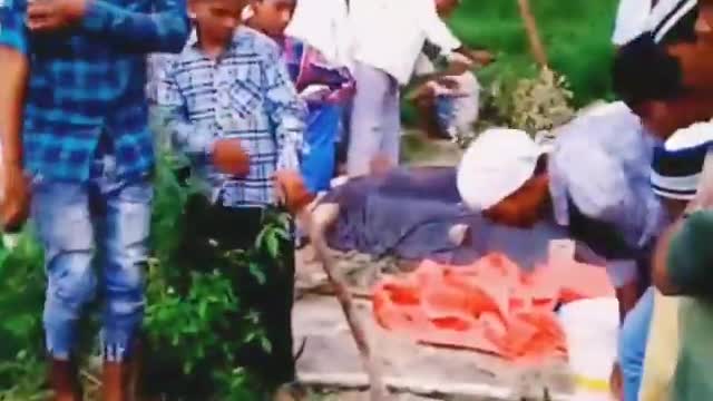 Duniya Chere Chole Jaite Hobe Eka