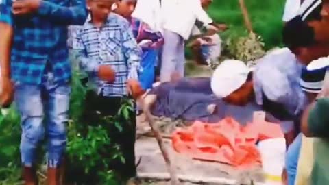 Duniya Chere Chole Jaite Hobe Eka