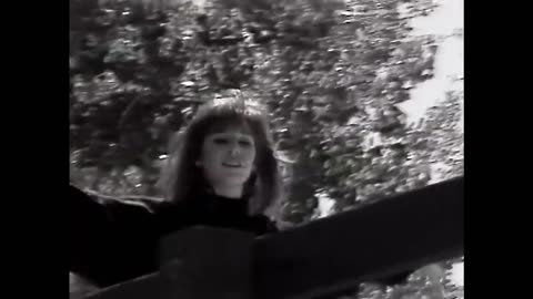 Tiffany - I Think We're Alone Now (Official Music Video)