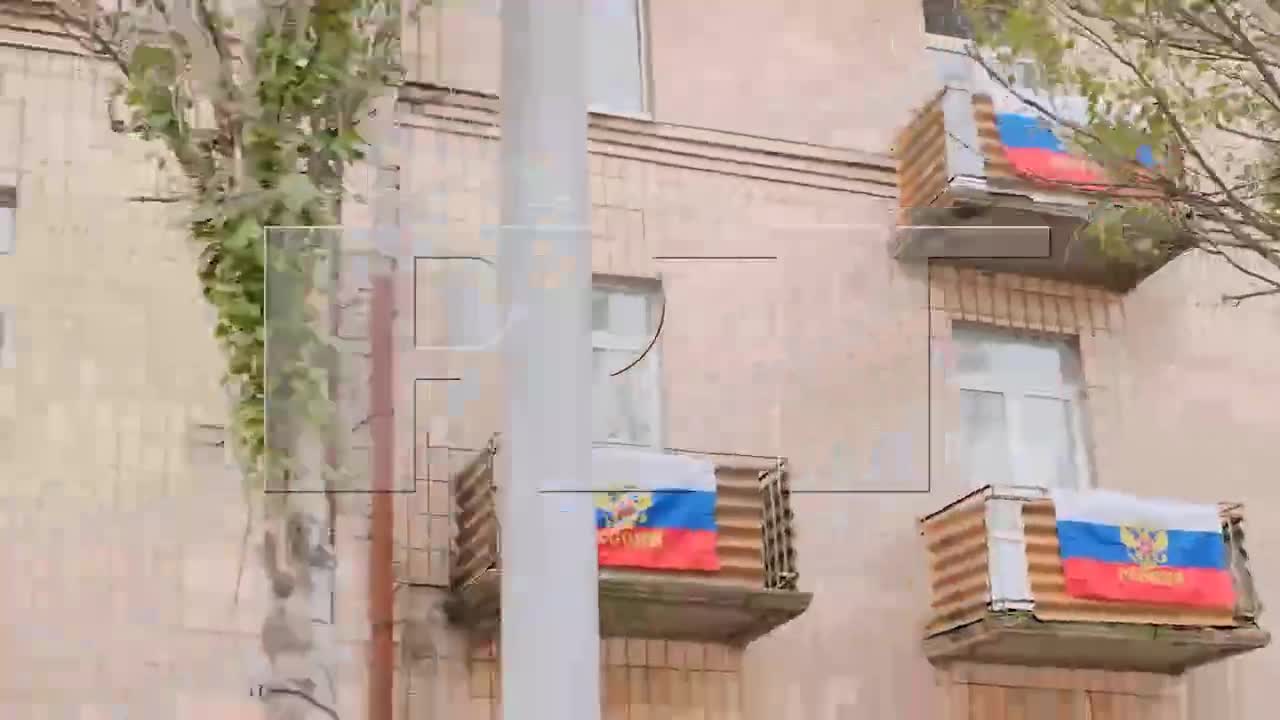 ΔΗΜΟΨΗΦΙΣΜΑ: ΡΩΣΙΚΕΣ ΣΗΜΑΙΕΣ ΣΤΑ ΜΠΑΛΚΟΝΙΑ ΤΟΥ ΛΟΥΓΚΑΝΣΚ