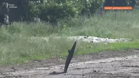 Battles for Bakhmut: Ukrainian troops hold back Russian forces tens of kilometers from the city