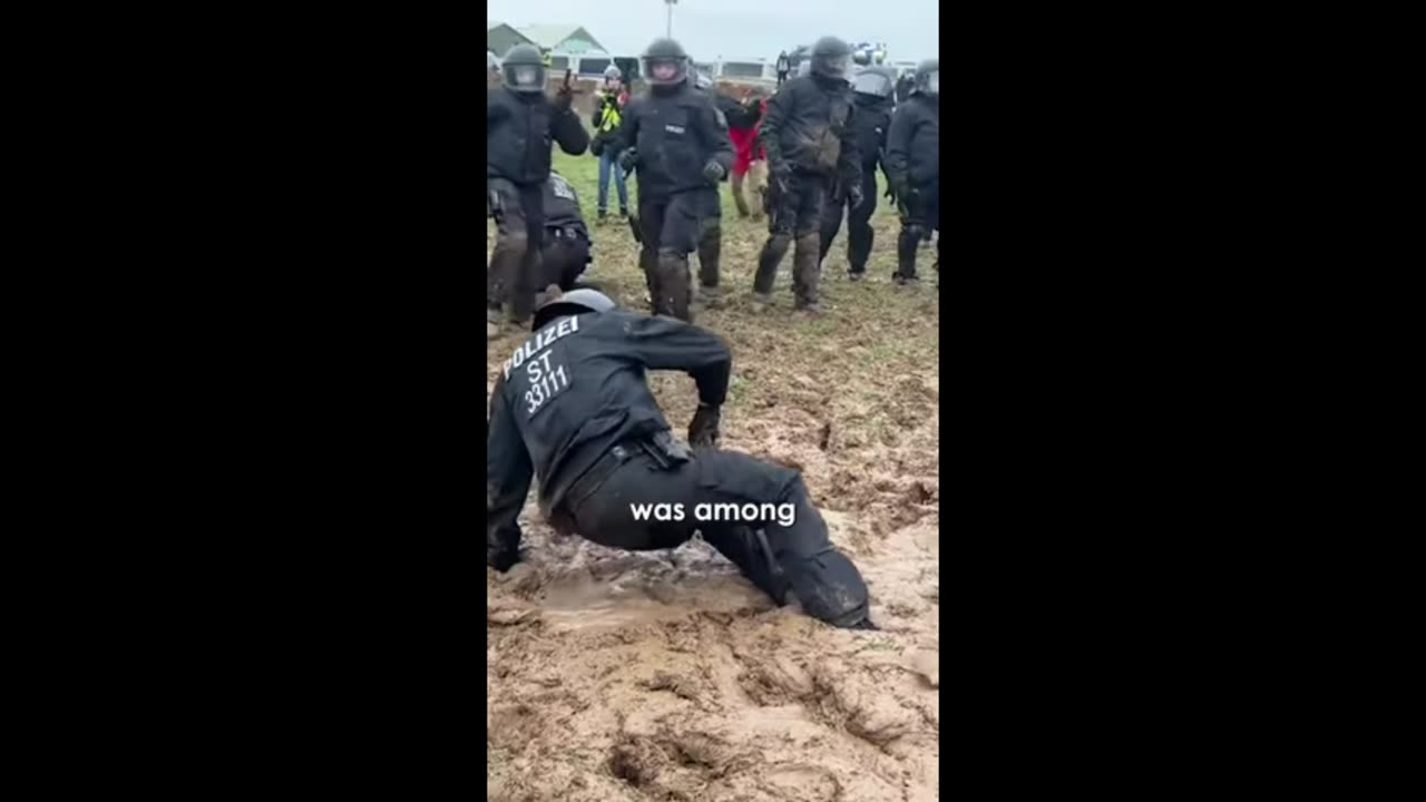 Mud Wizard vs German Riot Police XD