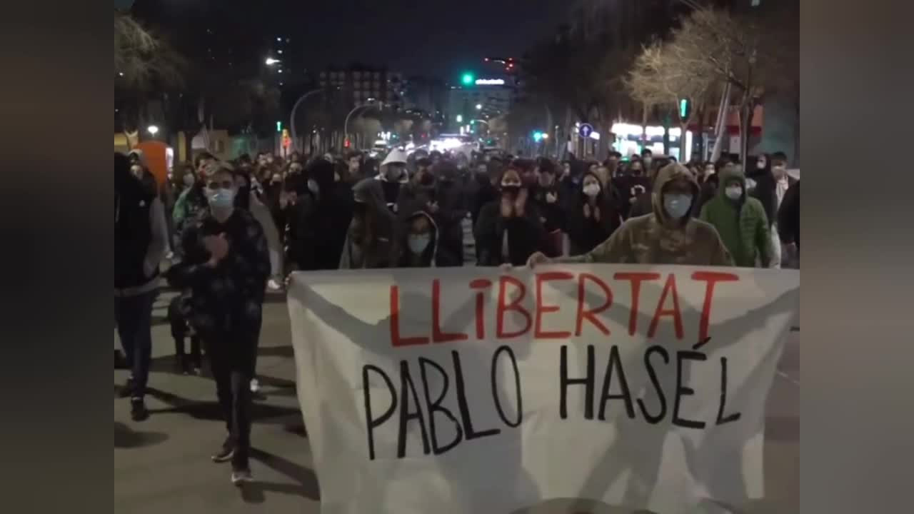 Protester falls from the roof of a moving police car as it’s speeding away in Spain