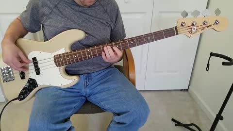 Jazz Bass Shootout Sire V7 Marcus Miller vs USA Fender Highway 1 Tone Sound