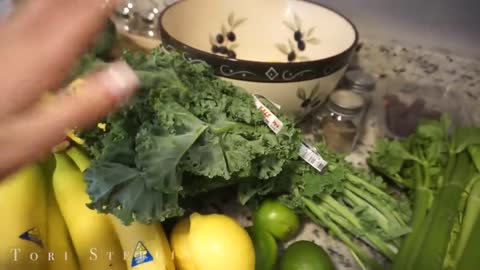 How to Start Eating Healthy | Healthy Eating on a Budget | Detoxing Green Juice Recipe.